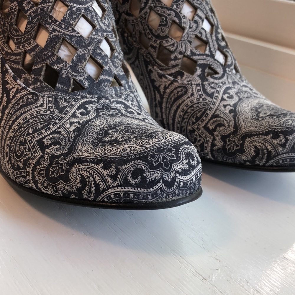 JOHN Fluevog Baroque Murillo Diamond Perforated Boot size 10 paisley print - Picture 6 of 16